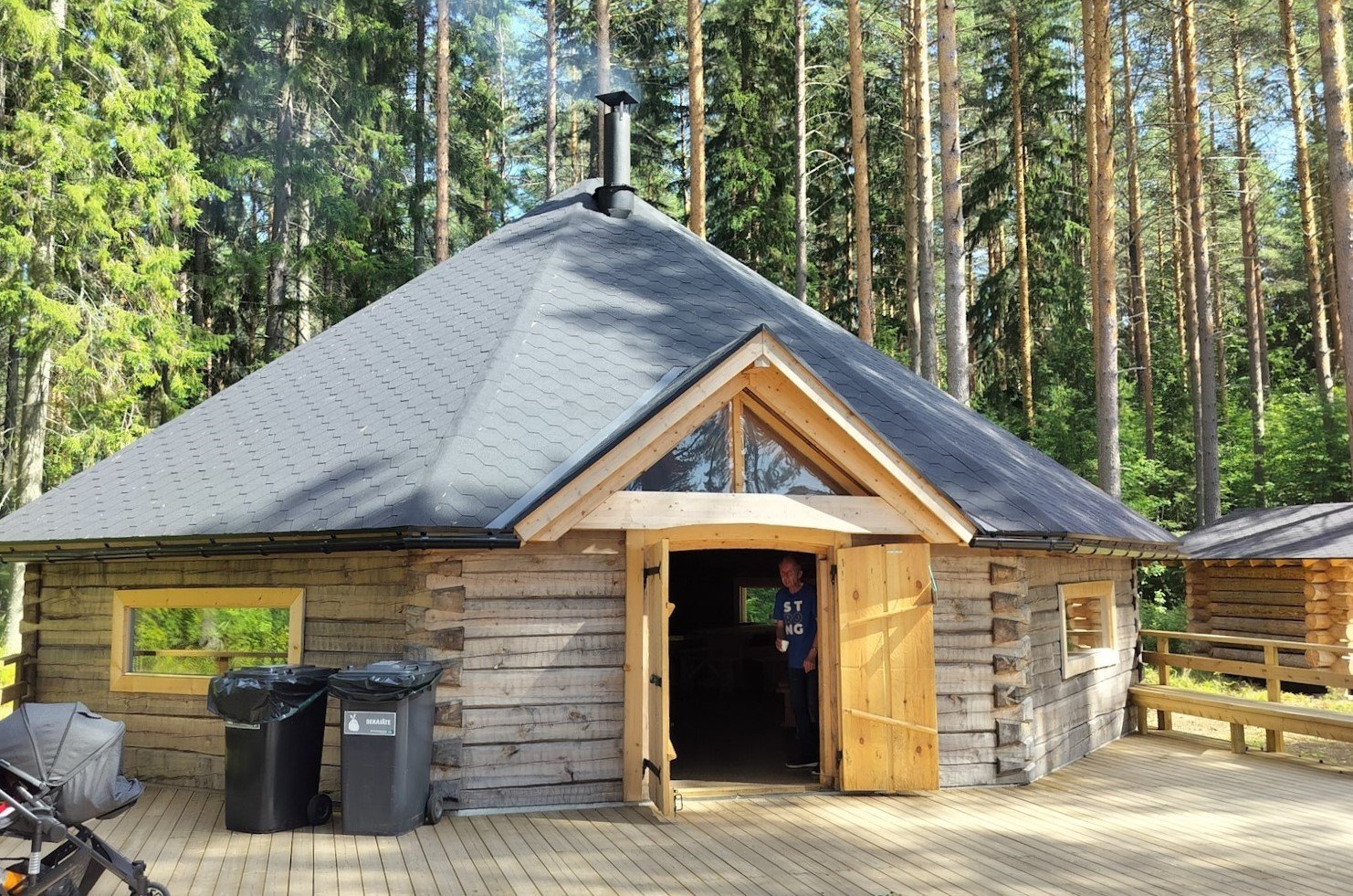 Hietasalon grillikota oli varattu retkeilijöille.